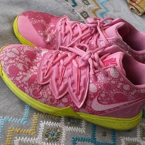 Kyrie 5, Spongebob Edition. PATRICK shoes.